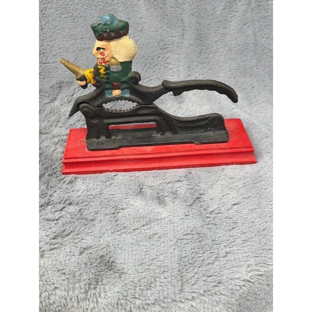 Nutcracker cast iron With Soldier Nut Cracker